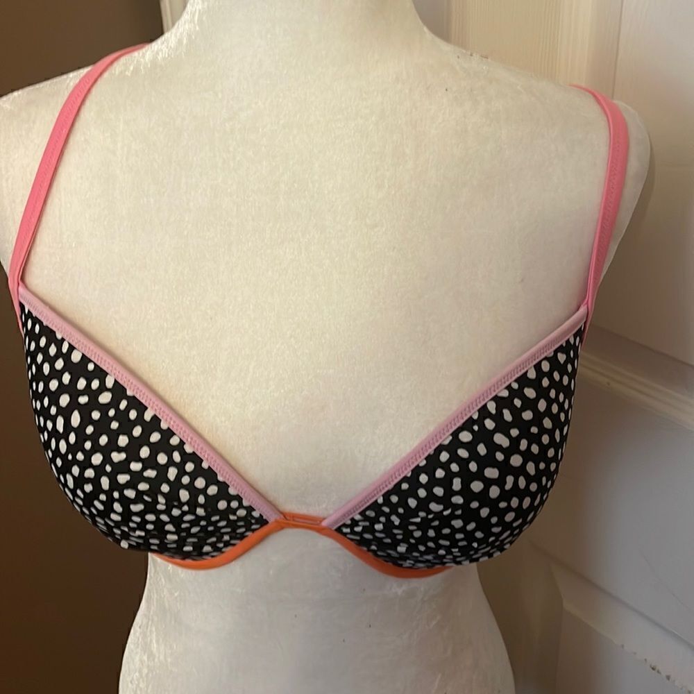 Victoria’s Secret padded swim top EUC Size 34DD